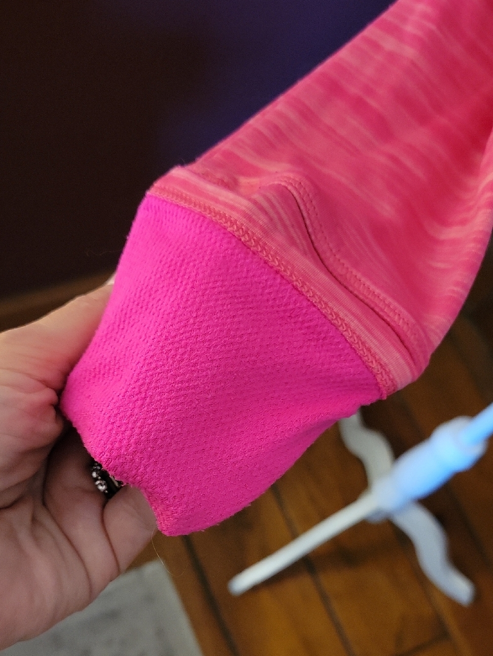 UNDER ARMOUR Bright Pink Turtleneck Pullover - Picture 4 of 12